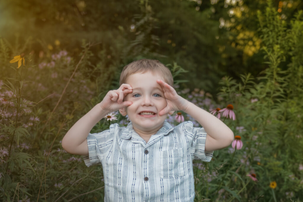 toddler boy outdoor for family picture